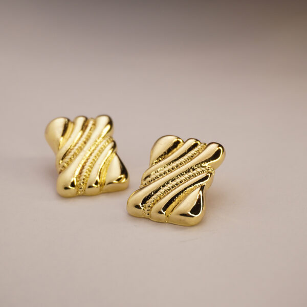 Golden Textured Bar Earring