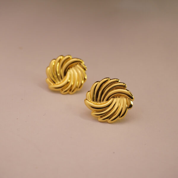 Golden Maze Flower Earring