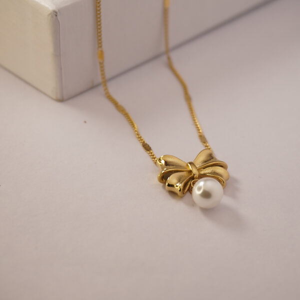 Golden Bow Pearl Necklace