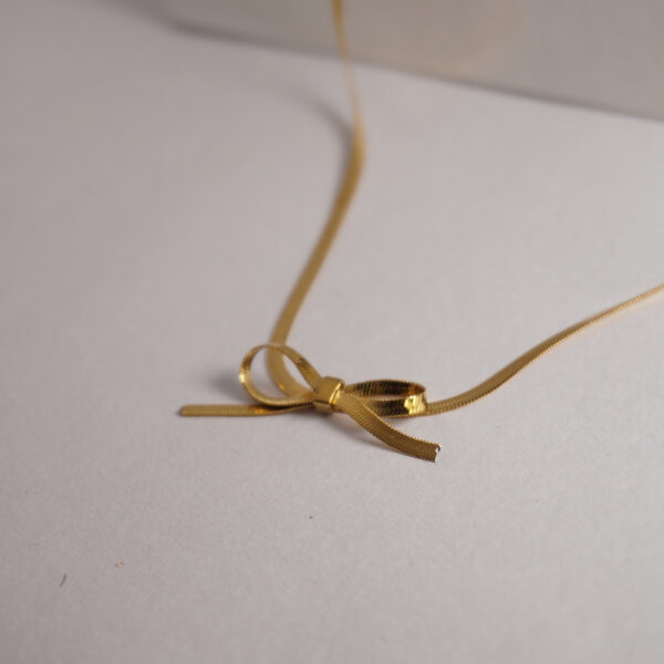 Golden Snake Chain Bow Necklace