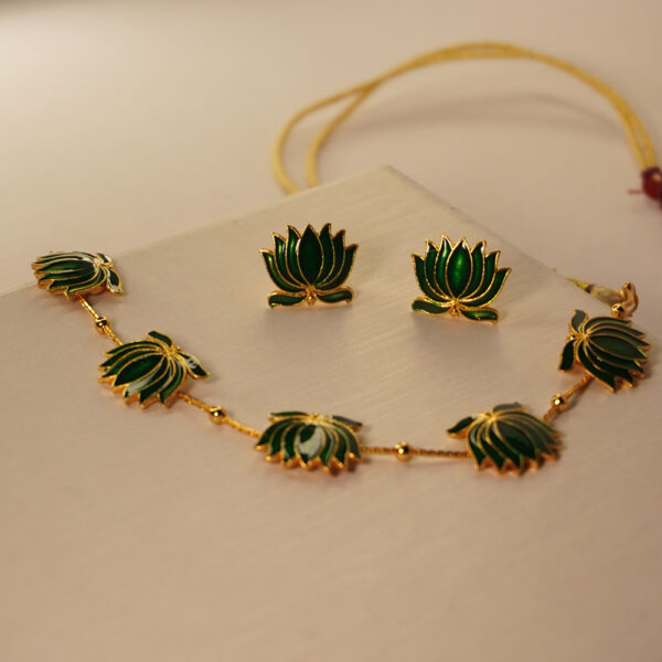 Classic Green Lotus Choker Set