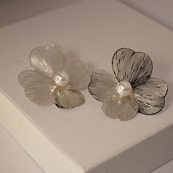 Silver Flower Pearl #1 Earring